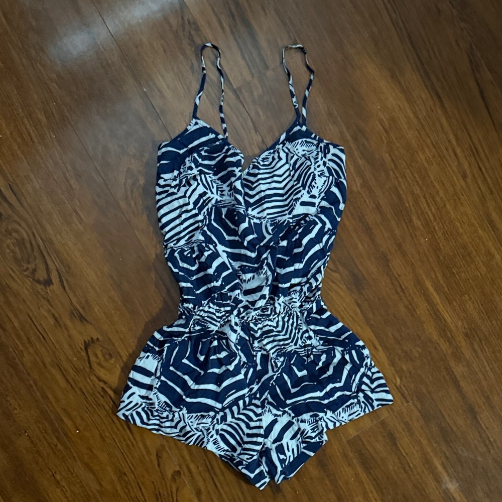 Size XS Lilly Pulitzer Navy and White Romper
